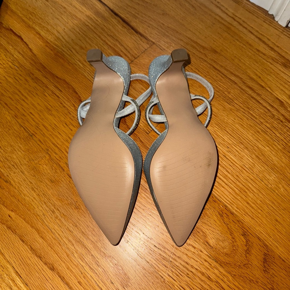 Silver Heels - Picture 3 of 3